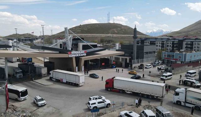 Sağlık Bakanlığı'ndan İran'a ikinci etap insani yardım amaçlı tıbbi malzeme gönderildi