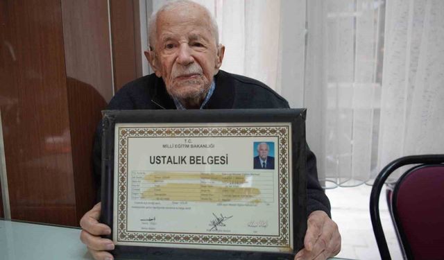 Sakarya'nın 100 yaşındaki dönercisi 84 yıldır mesleğini sürdürüyor