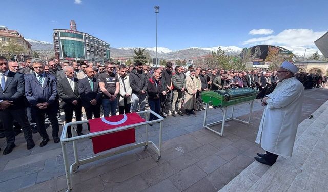 Saldırıda hayatını kaybedenler için Erzincan'da gıyabi cenaze namazı kılındı