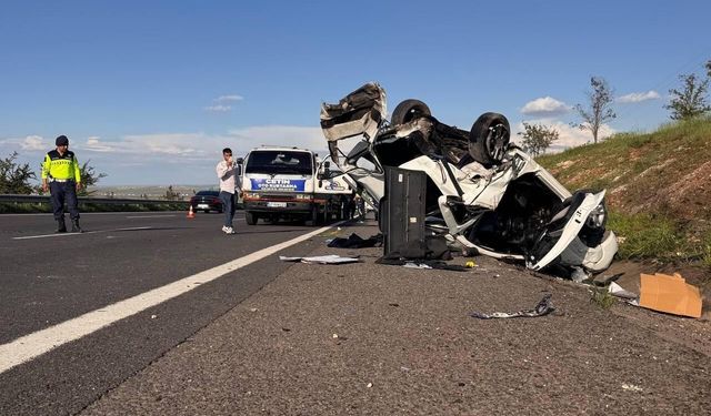 Şanlıurfa'da hafif ticari araç otomobille çarpıştı: 3 ölü, 5 yaralı