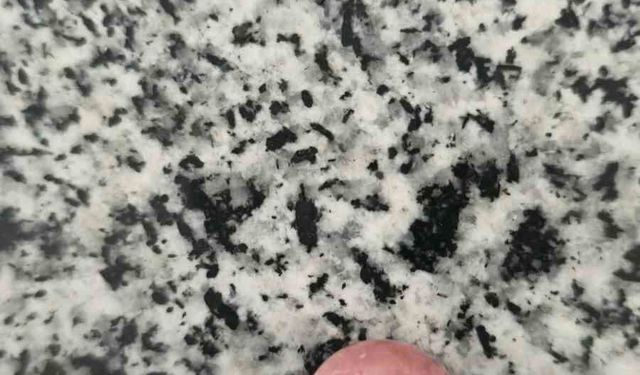 Şekerin içinden taş çıktı