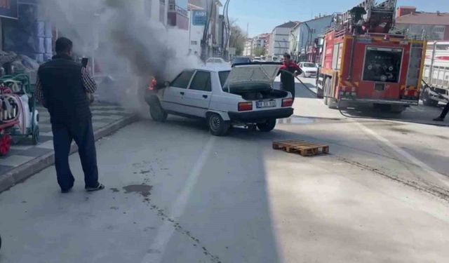 Seyir halindeki araçta yangın paniği