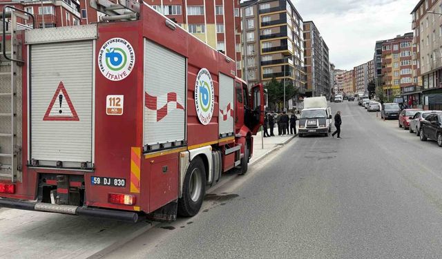 Seyir halindeki kamyonetten dumanlar yükseldi