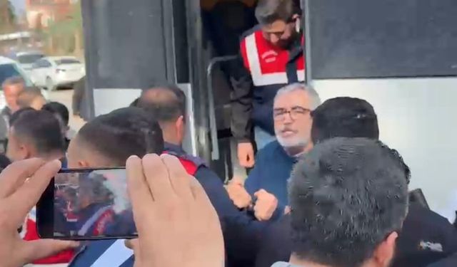 Siirt'te annesinin cenaze törenine katılan Fadıl Akgündüz ile ekipler arasında tartışma