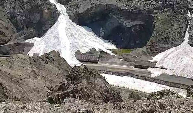 Sümbül Dağı'nda peş peşe çığ düştü