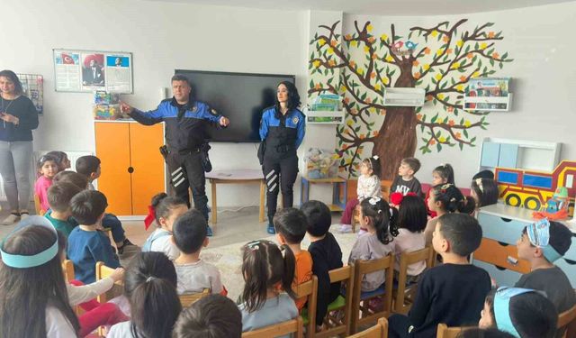 Toplum Destekli Polislikten öğrencilere eğitim