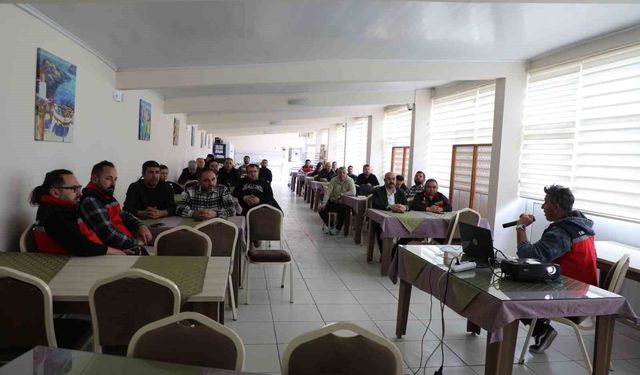 Uşak'ta buzağı kayıplarını azaltmaya yönelik eğitim programı düzenlendi