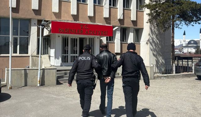 Uyuşturucuyu vites ile teyip arasındaki iç kısımda zulaladı