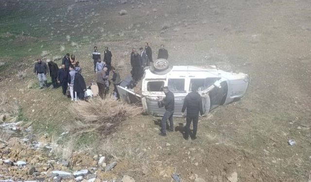 Van'da kamyonet şarampole devrildi: 4 yaralı