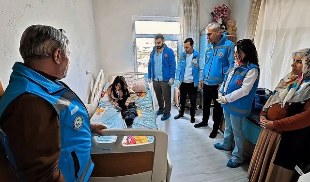 Yatağa bağımlı hastaya ortopedik yatak hediye edildi
