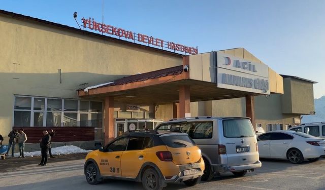 Yüksekova'da zehirlenme şüphesiyle 12 öğrenci hastaneye kaldırıldı