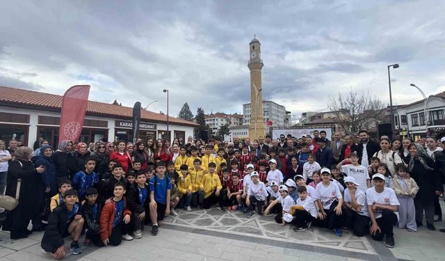 Yüzlerce kişi sağlıklı yaşama dikkat çekmek için yürüdü