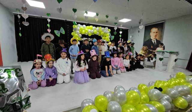 Zonguldak'ta miniklerden renkli mesaj, şapkalarıyla empati vurgusu yaptılar