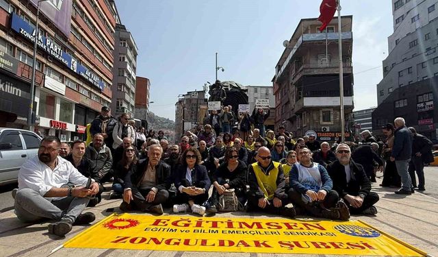 Zonguldak'ta sendikalardan oturma eylemi