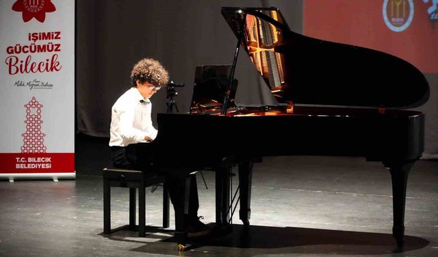 2. Uluslararası Ayva Çiçeği Piyano Festivali'nde 6 ülkeden gelen genç piyanistler hünerlerini sergiledi