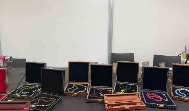 21 yaşındaki kadın tespih ustası, fuarda ilgi odağı oldu