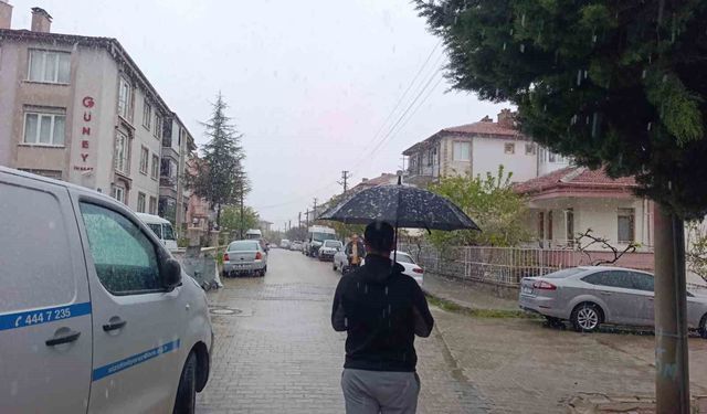 Afyonkarahisar'da kar yüksek kesimleri beyaza bürüdü