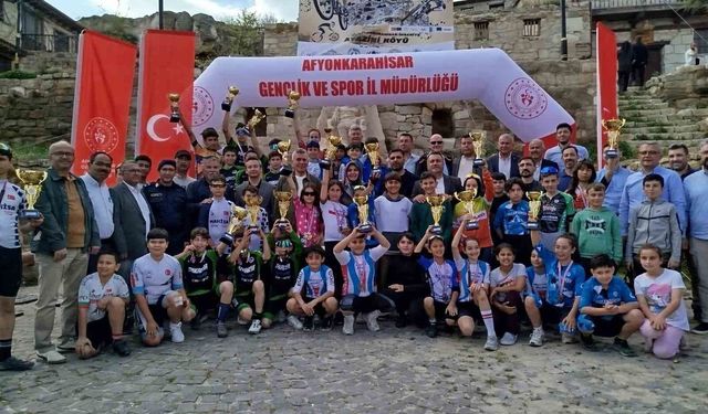 Akhisarlı pedallar Afyon'da zirve yaptı