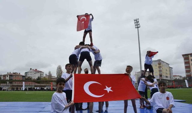 Ardahan'da 19 Mayıs coşkuyla kutlandı