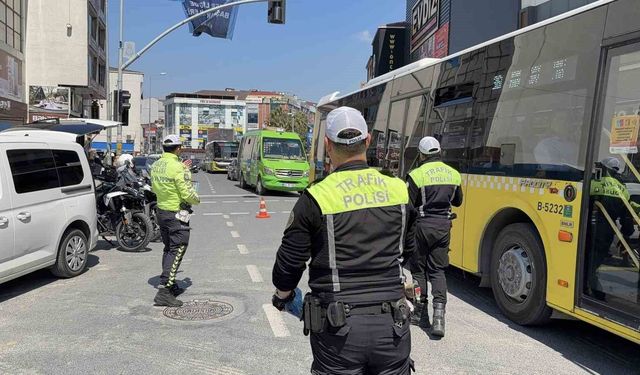 Arnavutköy'de Trafik Haftası'nda anlamlı uygulama: Ceza değil bilinçlendirme yapıldı