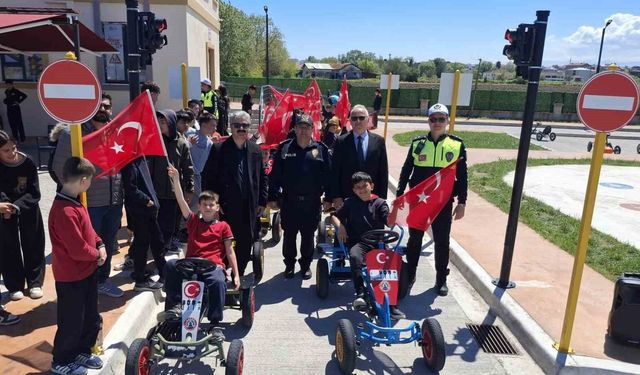 Bafra'da miniklere trafik eğitimi