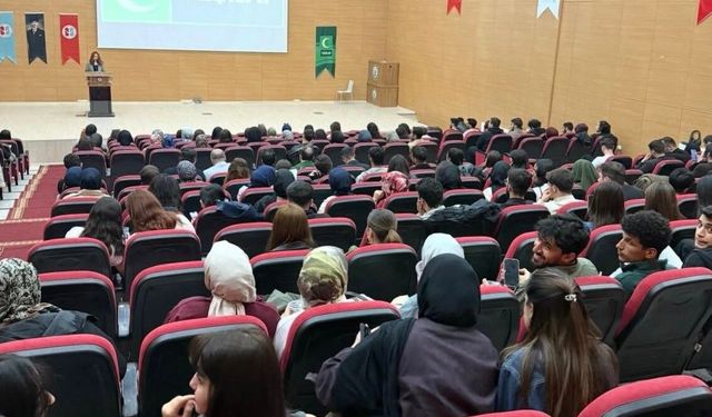 Bayburt'ta üniversite öğrencilerine bağımlılıkla mücadele anlatıldı