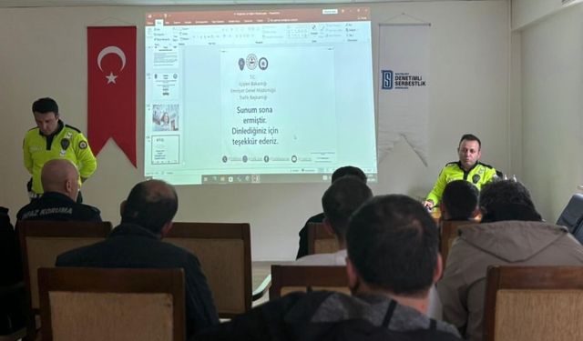 Bayburt'ta yükümlülere trafik güvenliği eğitimi verildi
