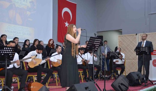 Bulanık'ta 'Anadolu İzleri Halk Konseri' büyük ilgi gördü