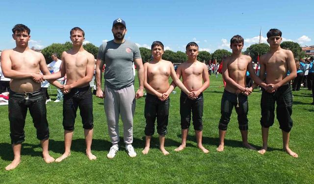 Burhaniyeli gençler Mustafakemalpaşa güreşlerine hazırlanıyorlar