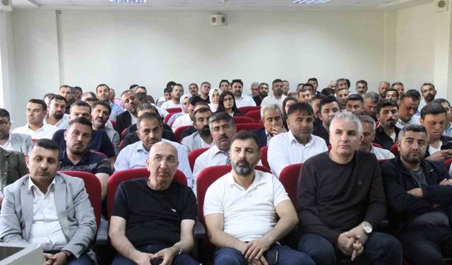 Cizre'de okul müdürleri toplantısında eğitim masaya yatırıldı