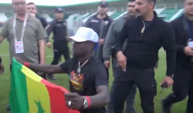 Diagne'ye bayrak müdahalesi: Senegal bayrağı yanlış anlaşıldı