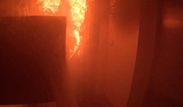 Diyarbakır'da itfaiye erlerinin yangına müdahalesi ve bebekleri kurtarması kask kamerasına yansıdı