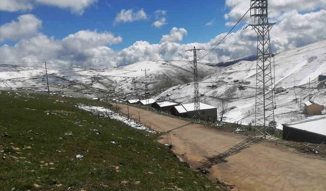 Doğu Karadeniz yaylalarına kış geri geldi