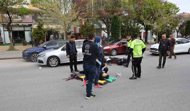 Duran otomobile çarptı, o anlar kameralara yansıdı: 1 yaralı
