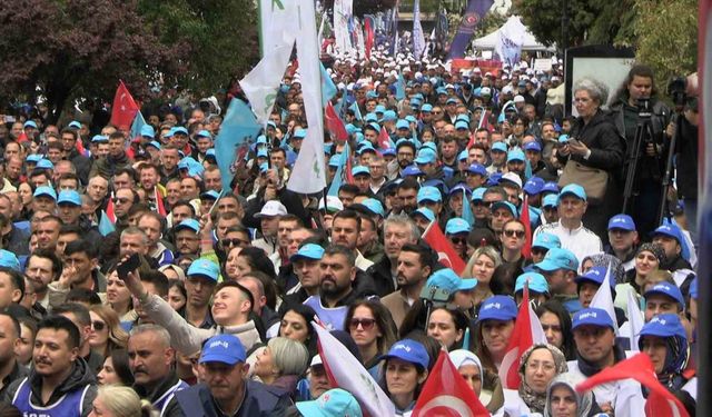 Edirne'de 1 Mayıs'ta meydanlar doldu, kalabalık alana sığmadı
