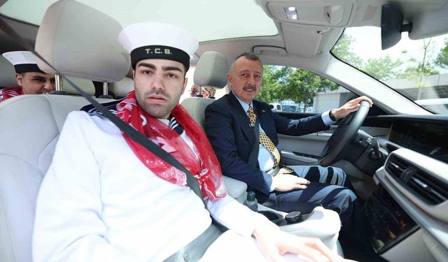En özel birlik: Özel gençlere kına yakıldı, halaylar çekildi