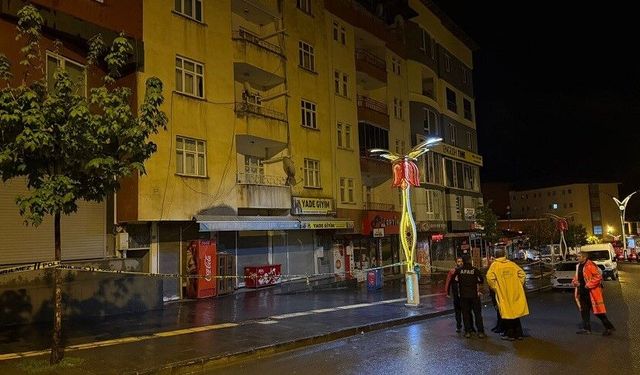 Hakkari'de 6 bina çökme riski nedeniyle tahliye edildi