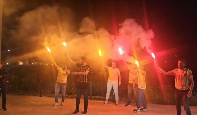 Hasköylü taraftarlardan Muşspor'a meşaleli destek
