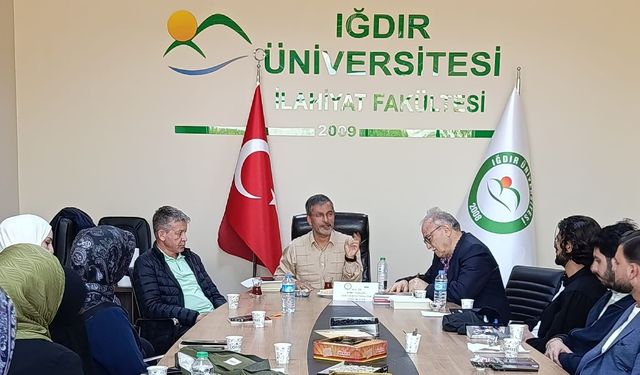 Iğdır Üniversitesi'nce kitap kritiği ve söyleşi programı düzenlendi