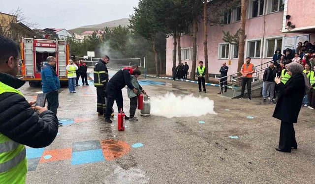 İtfaiyeden öğrencilere yangın eğitimi