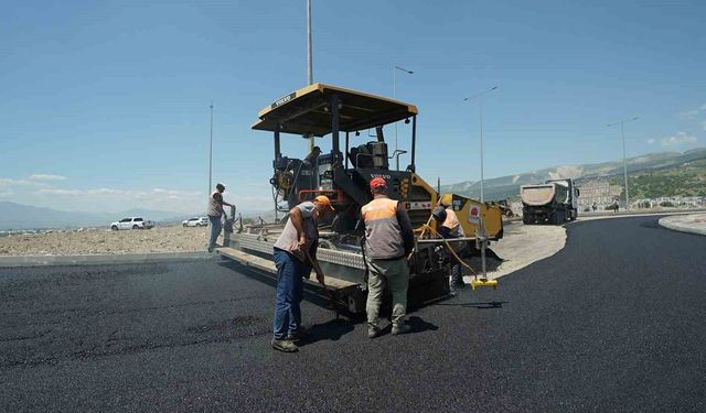 Kahramanmaraş'ta 12 farklı noktada kapsamlı sıcak asfalt çalışması