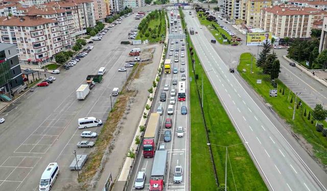 Karadeniz yolunda bayram yoğunluğu havadan görüntülendi