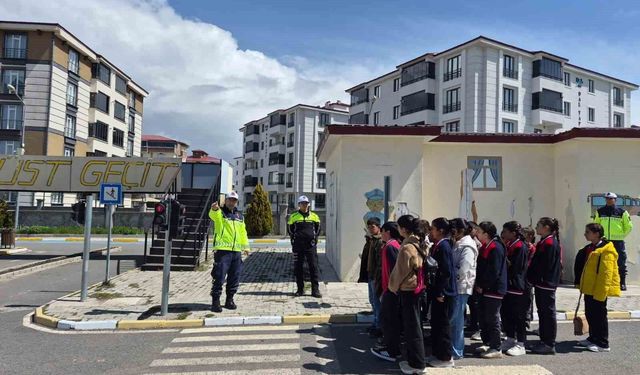 Kars'ta öğrencilere uygulamalı eğitim verildi