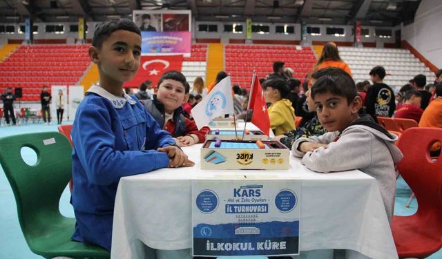 Kars'ta zeka dolu rekabet: 400 öğrenci akıl oyunlarında yarıştı