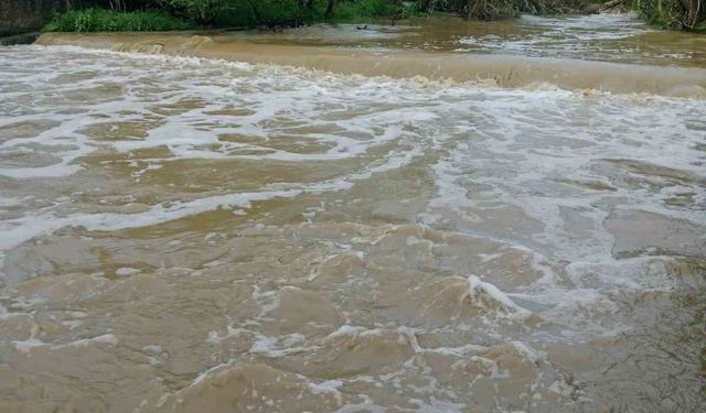 Kastamonu'da 7 ilçeden geçen çayın debisi yükseldi, vatandaşlar tedirgin