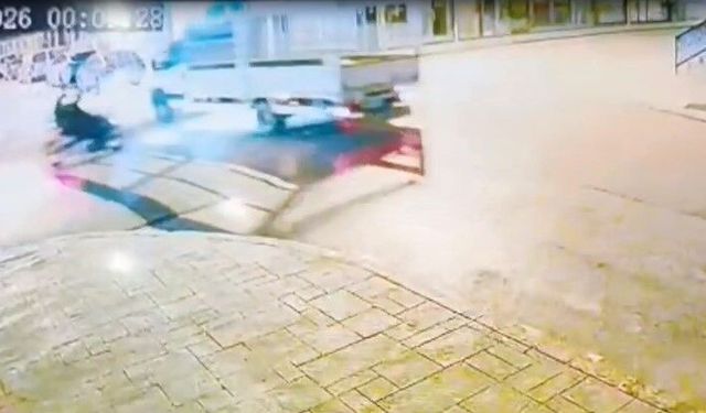 Keşan'da 2 kişinin yaralandığı kaza güvenlik kamerasına ansıdı