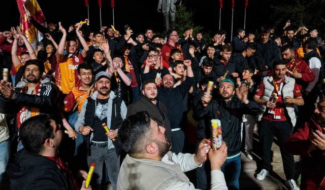 Kırıkkale'de taraftarlar, Galatasaray'ın şampiyonluğunu kutladı