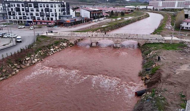 Kızılırmak'a rengini veren Fadlum ırmağı 8 ay sonra yeniden coştu