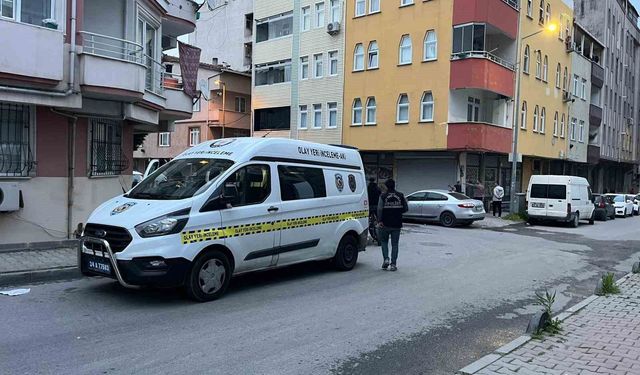 Küçükçekmece'de husumetliler arasında silahlı çatışma: 1 yaralı