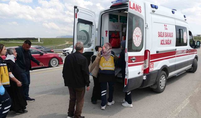 Malatya'da minibüs ile hafif ticari araç çarpıştı: 8 yaralı